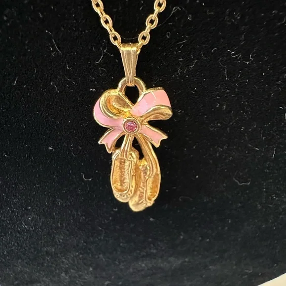 Elegant Gold and Pink Pendant Necklace - Picture 2 of 5